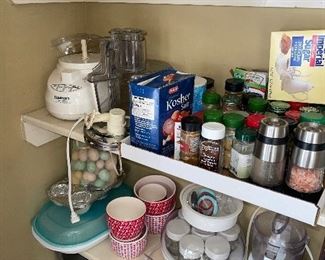 Cuisinart Food Processor , Cuisninart Chopper, OXO Good Grip Salt and Pepper Grinders, Spices