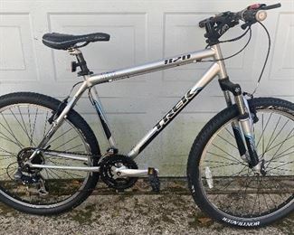 Michelob ultra Trek  820 Mens Bike