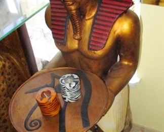 A sort of pharoahnic dumb waiter