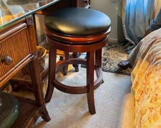 Swivel stool, cherry finish, leather seat