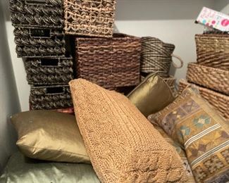 Baskets & pillows