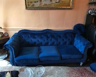 Couch near mint condition 