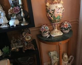 Capodimonte urn