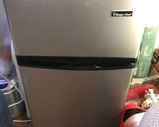 Small refrigerator 