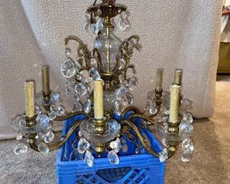 Beautiful Vintage Chandelier w/Glass Prisms!