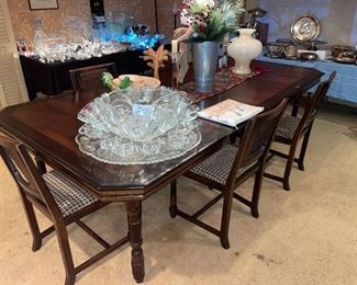 Berkey & Gay Dining Table & Buffet w/5 Chairs, 4 Leafs & Pads!