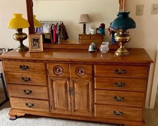 Dresser with mirror, all that fits!