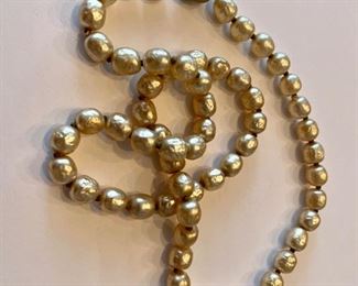 Vintage Miriam Haskell fresh water pearl necklace. Photo 1 of 2.