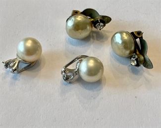 Vintage pearl earrings.
