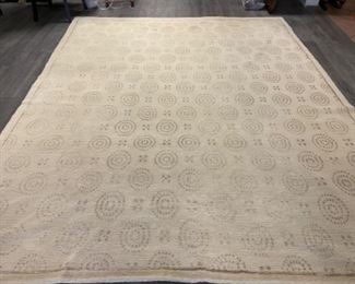Neutral silk area rug. Measures 8’ x 10’. Photo 1 of 3.