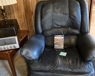 Electric recliner in good condition
