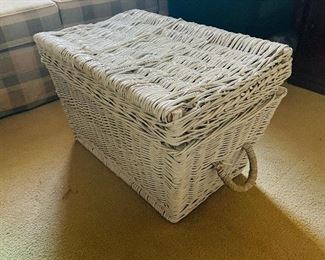 White wicker basket/storage coffee table