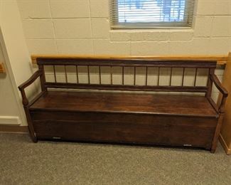 Mother Carolines trundle bench