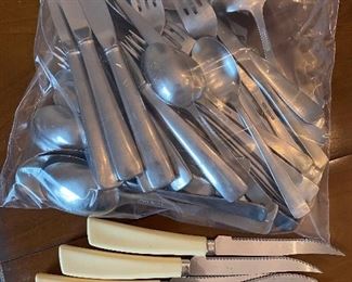 Silverware, steak knife set