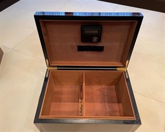 Romeo Y Julieta 125 Anniversary Limited Edition 4-box humidor. Photo 3 of 4.