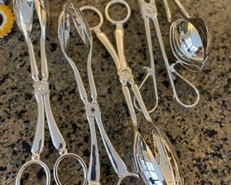 Sample serving tongs.
