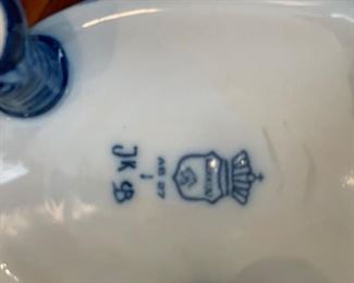 Antique Makkum Blue & White Porcelain cachepot. Photo 2 of 2.