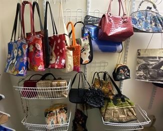 Assorted pocketbooks 