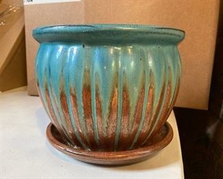 Pottery jardinere