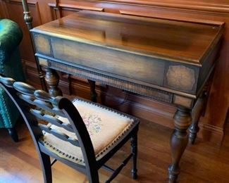 Piano style - lift top desk and chair