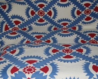 FULL SIZE QUILT - SOME DEBATE ON WHETHER IT IS HAND MADE OR MACHINE.  