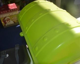 PLASTIC TREASURE CHEST