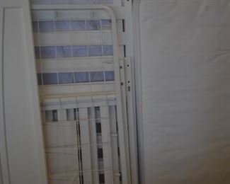 DELTA 4 IN 1 CRIB (CONVERTS TO A BED)