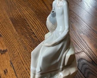 Porcelain Figurine. Photo 1 of 2.