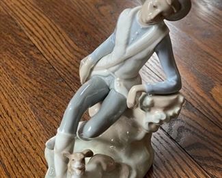 LLADRO Figurine. Photo 1 of 2.