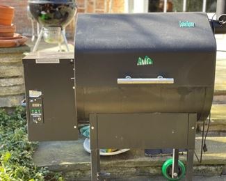 Green Mountain Grills Daniel Boone Smoker. Photo 1 of 4.