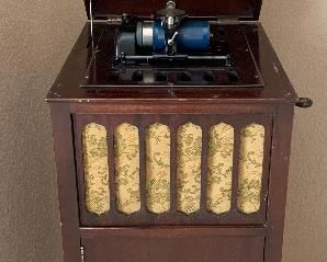 Antique Victrola and it works!!!