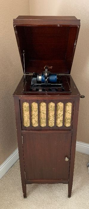 Antique Victrola and it works!!!
