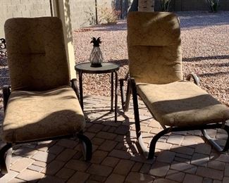Patio Chaise ans Side Table