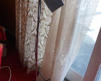 VINTAGE METAL STANDING LAMP 