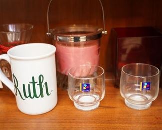 GLASS MUGS AND VASES 