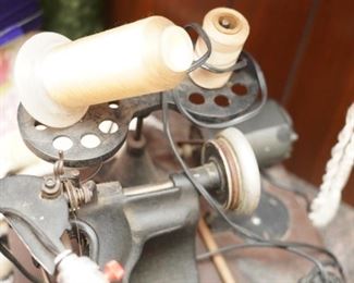 ANTIQUE SEWING MACHINE 