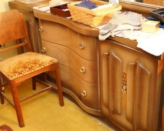 VINTAGE SOLID WOOD DRESSER 
