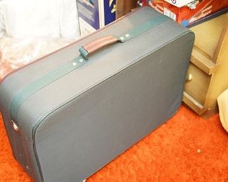 VINTAGE SUITCASE 