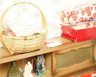 WICKER BASKET AND ROOM ACCESSORIES 