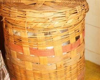 WICKER STYLE LAUNDRY BASKET 