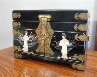 Jewelry chest