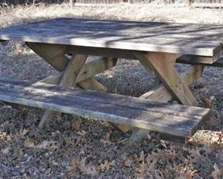 Picnic table
