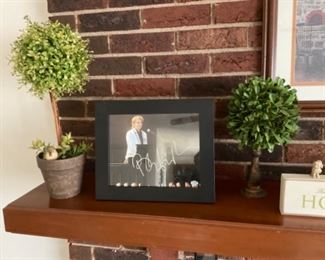 ORGINAL BARRY MANILOW SIGNED PHOTO