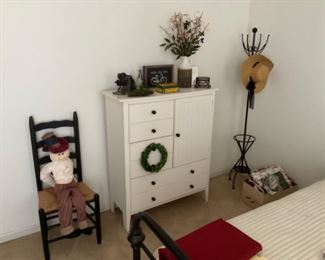 SHABBY WHITE WALDROBE