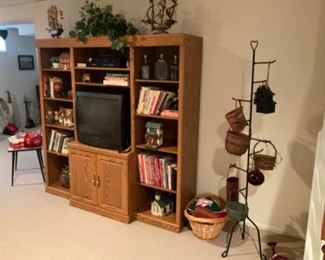 NICE OAK ENTERTAINMENT CENTER