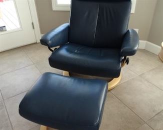 Ekornes Chair and Ottoman (Excellent Condition) 2 available
