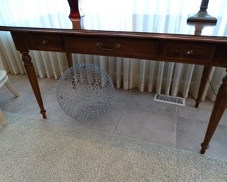 Ethan Allen Sitting Desk