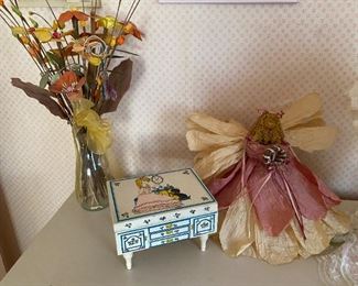 Decorative accessories.