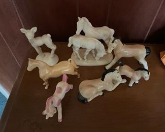 Set of porcelain horses.