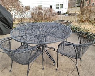 Vintage wrought iron table & 4 chairs